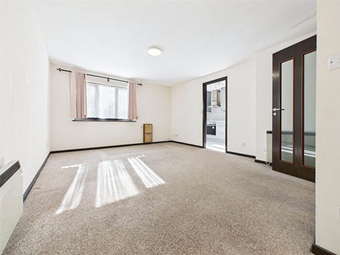 2 Bedroom Flat To Rent In Braybourne Drive, Isleworth, TW7