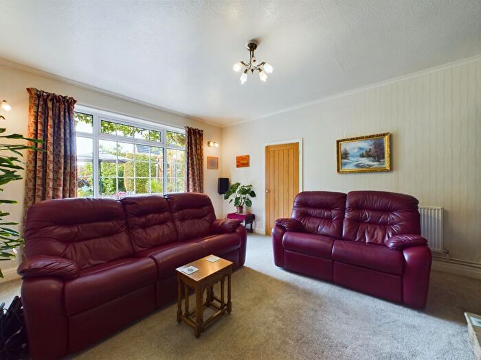 4 Bedroom Chalet For Sale In Pastures Avenue, Littleover, DE23