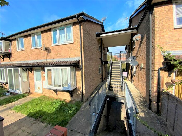 2 Bedroom Flat To Rent In Pinders Road, Hastings, TN35