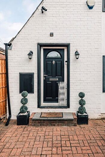 3 Bedroom Semi Detached House To Rent In East End Road, London, N2