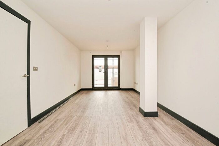1 Bedroom Flat For Sale In Galleon Way, Cardiff, CF10