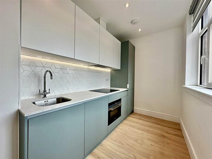 1 Bedroom Apartment To Rent In Pycroft Road, Chertsey, KT16