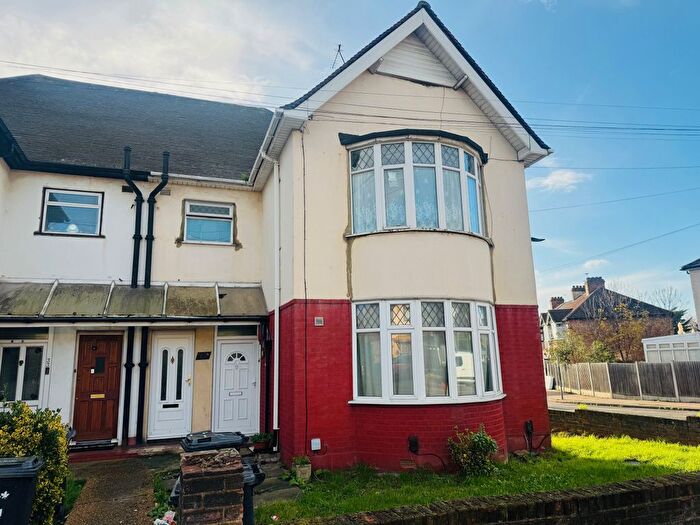 2 Bedroom Maisonette For Sale In Chadwell Heath Lane, Romford, RM6