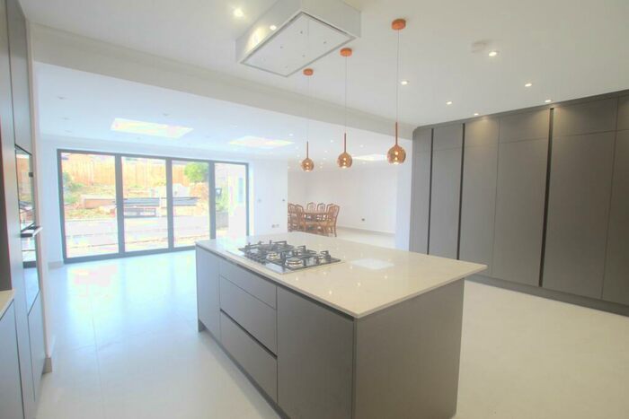 4 Bedroom Detached House To Rent In Arnos Grove, Southgate, London, N14