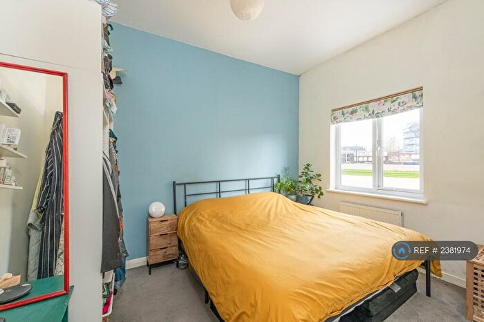 3 Bedroom Flat To Rent In Norwood Road, London, SE27