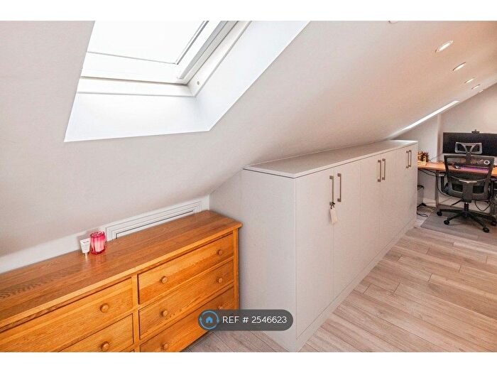 4 Bedroom Flat To Rent In London, London, SW16