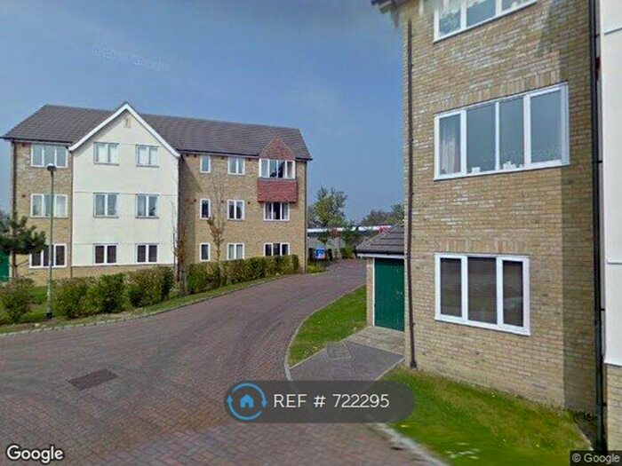 2 Bedroom Flat To Rent In Oakey Drive, Wokingham, RG40