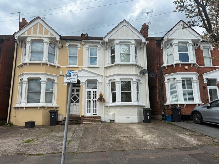 3 Bedroom House To Rent In Claremont Grove, London, IG8
