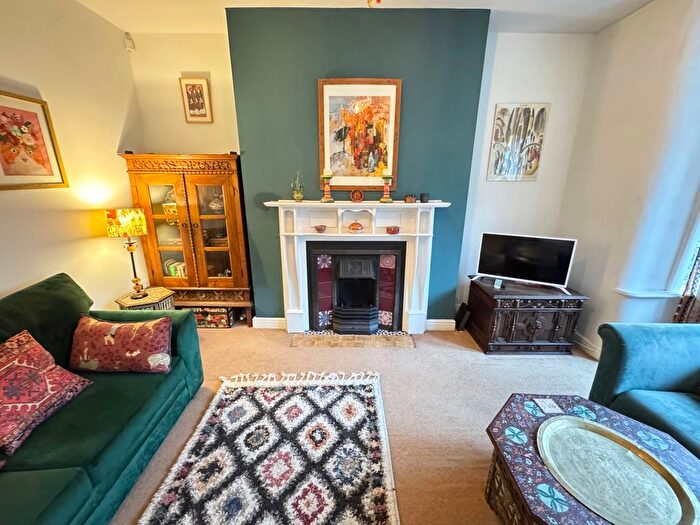 2 Bedroom Flat For Sale In Dallam Road, Shipley, West Yorkshire, BD18