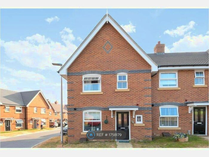 3 Bedroom Semi-Detached House To Rent In Whitethorn, Shinfield, Reading, RG2