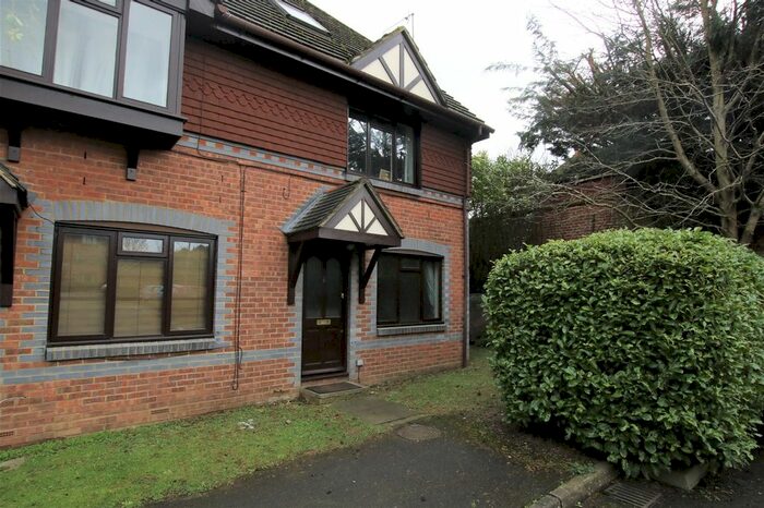 1 Bedroom Flat To Rent In Rowe Court, Grovelands Road, Reading, Berkshire, RG30