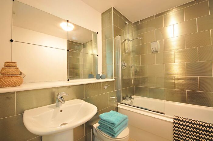 1 Bedroom Flat To Rent In Chapel Street, Salford, M3