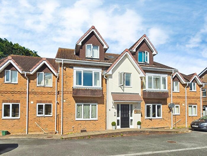 2 Bedroom Apartment For Sale In Orchard Close, Freshwater, Isle Of Wight, PO40