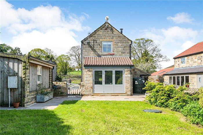 3 Bedroom House To Rent In Long Lane, Felliscliffe, Harrogate, North Yorkshire, HG3