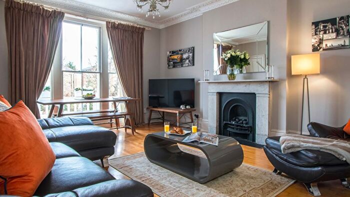 1 Bedroom Flat To Rent In The Barons, St Margarets, Twickenham, TW1