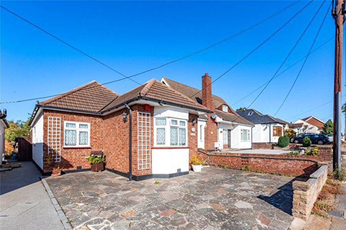 3 Bedroom Bungalow For Sale In Cranham Gardens, Upminster, RM14