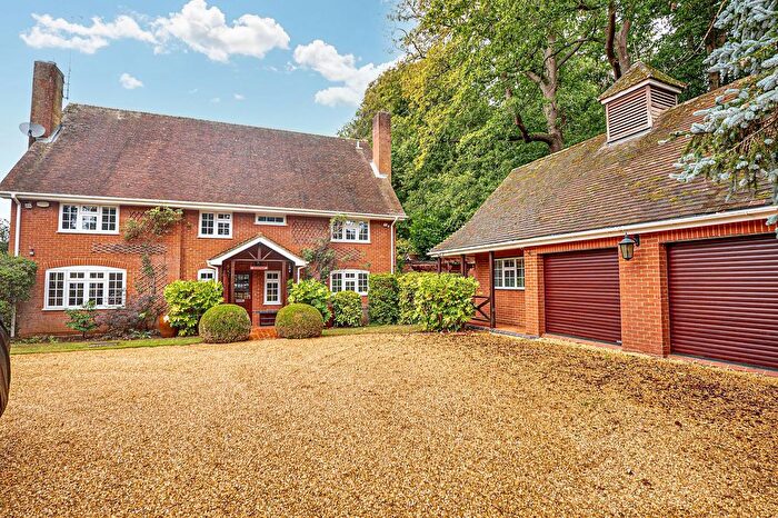 4 Bedroom Detached House To Rent In Pinfold Pond, Woburn, MK17