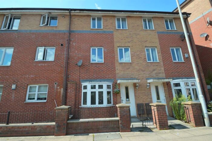 4 Bedroom House To Rent In Chorlton Road, Hulme, Manchester, M15