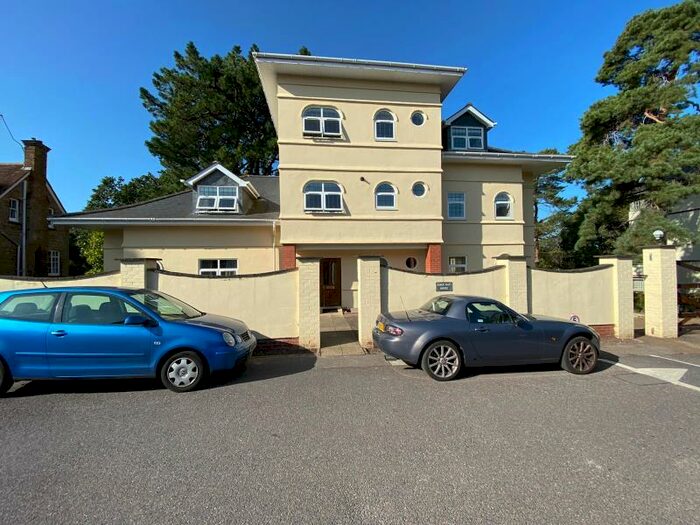 2 Bedroom Apartment To Rent In Woking, GU22