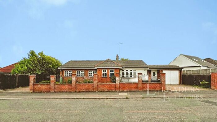3 Bedroom Bungalow To Rent In Locarno Avenue, Luton, Bedfordshire, LU4