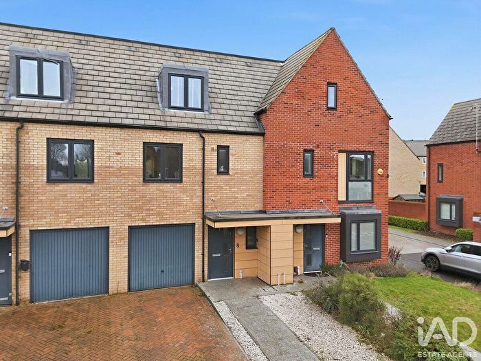3 Bedroom Town House For Sale In Southmill Road, Bishop's Stortford, CM23