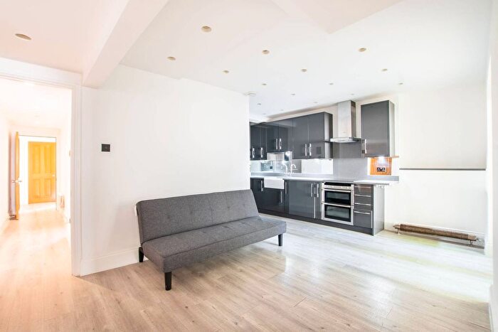 2 Bedroom Flat To Rent In Ladbroke Grove, North Kensington, London, W10