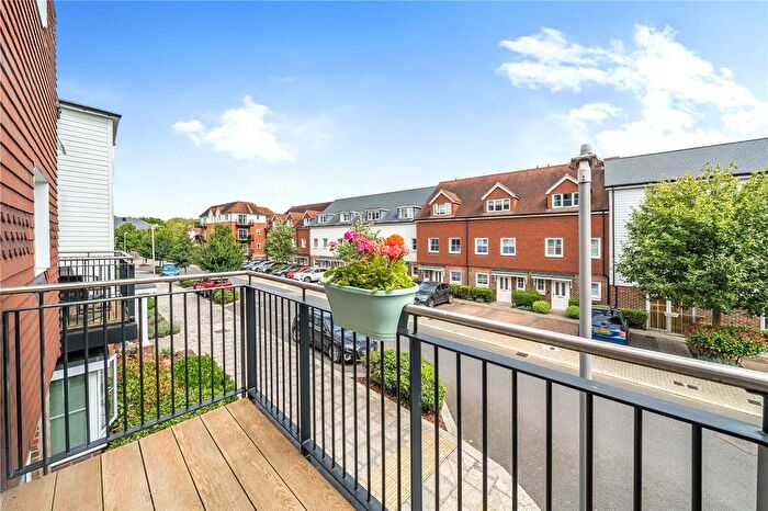 2 Bedroom Flat For Sale In Eden Road, Dunton Green, Sevenoaks, Kent, TN14