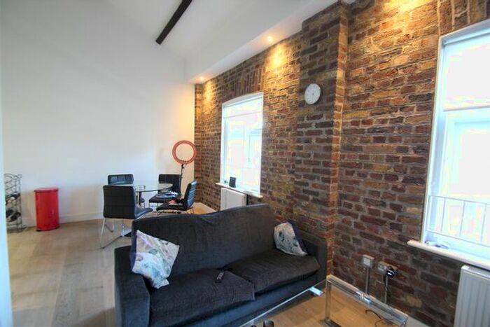 2 Bedroom Flat To Rent In Paisley Court, Dod Street, London, E14