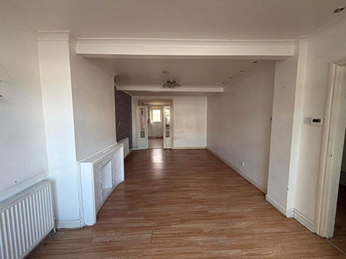 3 Bedroom Detached House To Rent In Cuckoo Hall Lane, London, N9