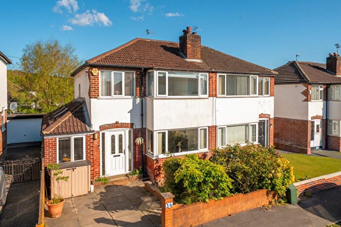 3 Bedroom Semi Detached House For Sale In Vesper Gate Crescent, Kirkstall, Leeds, LS5