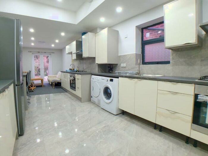 8 Bedroom House To Rent In St. Edwards Road, Birmingham, B29