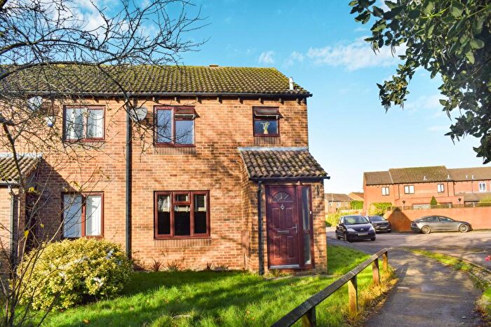 3 Bedroom End Of Terrace House To Rent In Flatford Place, Kidlington, OX5