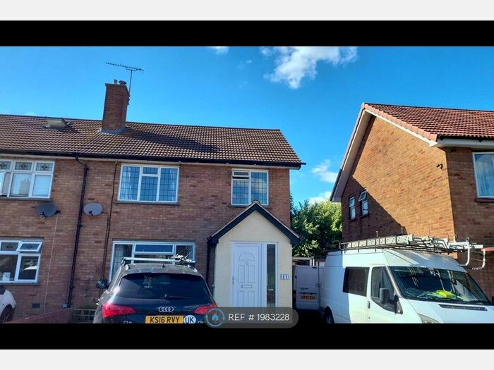 3 Bedroom Semi-Detached House To Rent In Durham Avenue, Romford, RM2