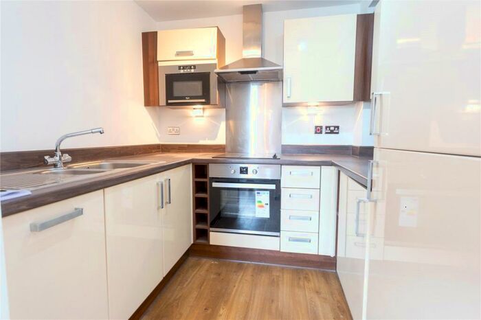 3 Bedroom Apartment To Rent In Durant Street, Bethnal Green, London, E2