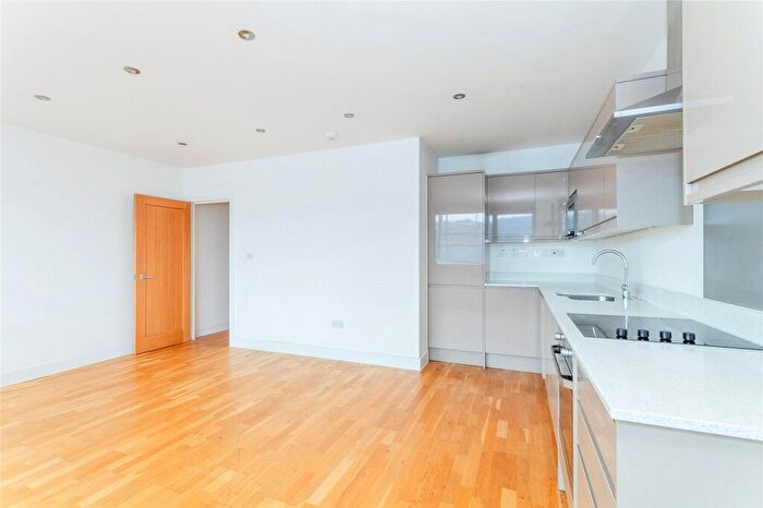 2 Bedroom Flat For Sale In Fairmeadow, Maidstone, Kent, ME14