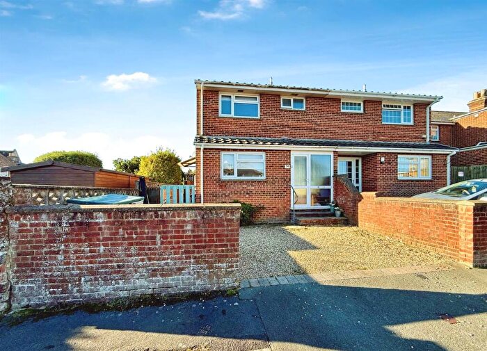 3 Bedroom Semi Detached House For Sale In Pitt Street, PO33