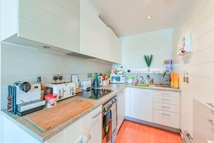 2 Bedroom Flat To Rent In Naxos Building, Isle Of Dogs, London, E14