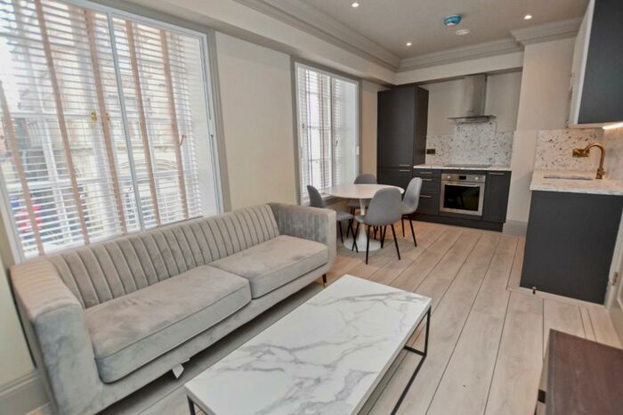 2 Bedroom Flat To Rent In Cross Street, City Centre, Manchester, M2