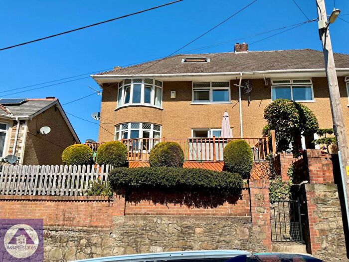 3 Bedroom Semi-Detached House For Sale In Cwm Cottage Road, Abertillery, NP13