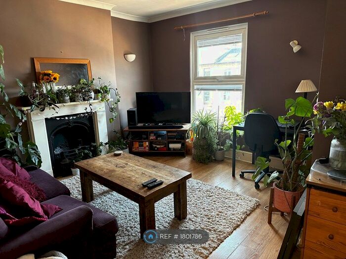 2 Bedroom Flat To Rent In Tooting, London, SW17