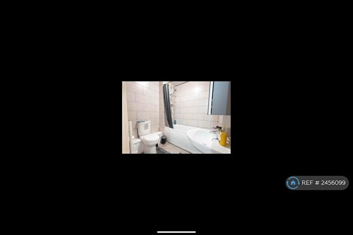 2 Bedroom Flat To Rent In Sweetman Place, Bristol, BS2