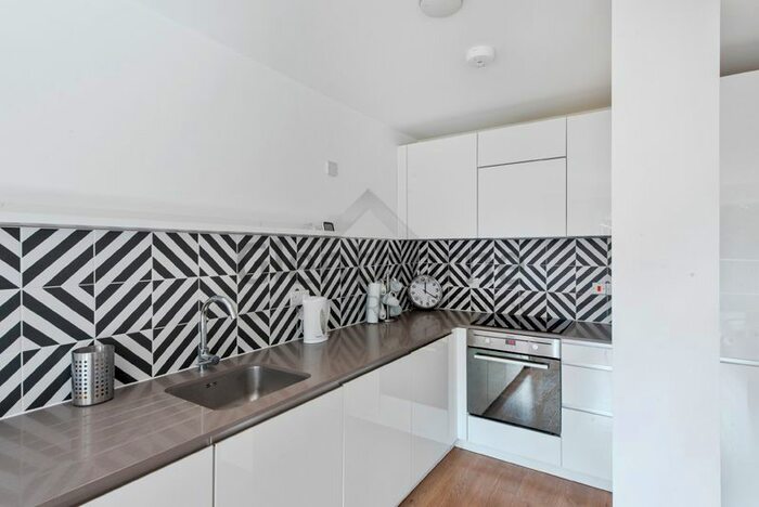 1 Bedroom Flat To Rent In Cargreen Road, Norwood, SE25