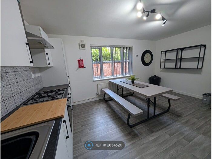 6 Bedroom Terraced House To Rent In Denison Court, Nottingham, NG7