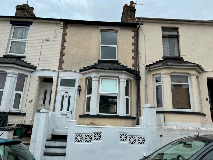 3 Bedroom Terraced House To Rent In Beaconsfield Rd, Chatham, ME4