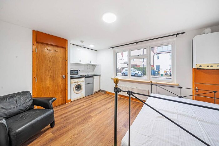Studio To Rent In Beech Gardens, South Ealing, London, W5