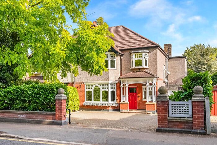 4 Bedroom Semi-Detached House For Sale In Charteris Road, Woodford Green, IG8