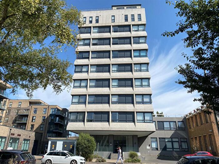 2 Bedroom Apartment For Sale In The Causeway, Worthing, BN12