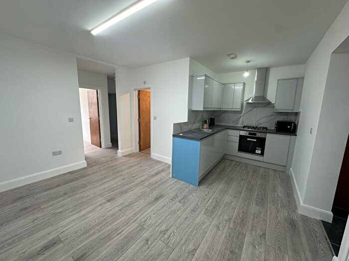 3 Bedroom Flat To Rent In Lewis Road, Southall, UB1