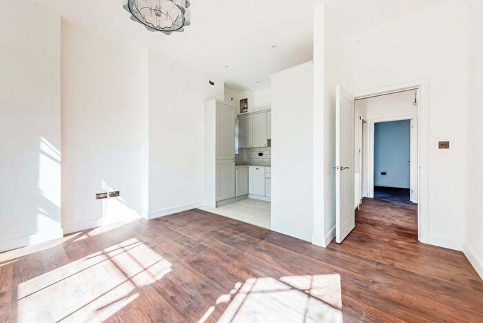 1 Bedroom Flat For Sale In Colney Hatch Lane, London, N10