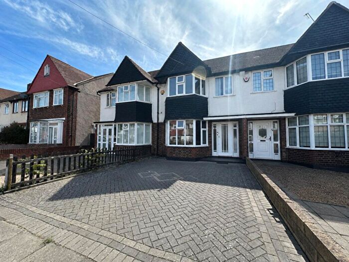 3 Bedroom Terraced House For Sale In Conisborough Crescent, London, SE6